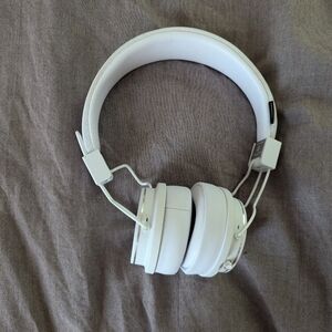 URBAN EAR Bluetooth on ear headphones